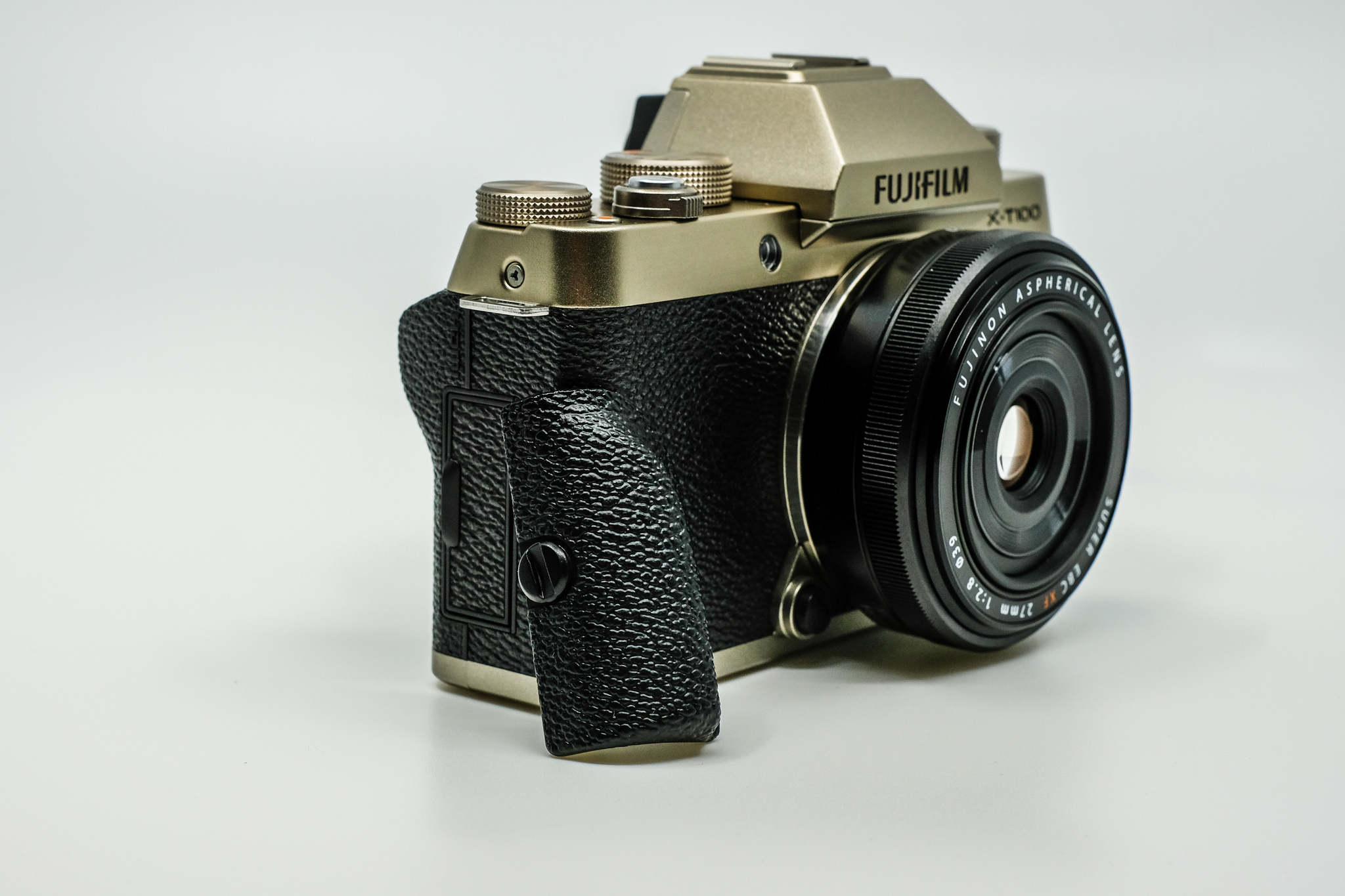 One of the most informative review of the Fujifilm X-T100: The